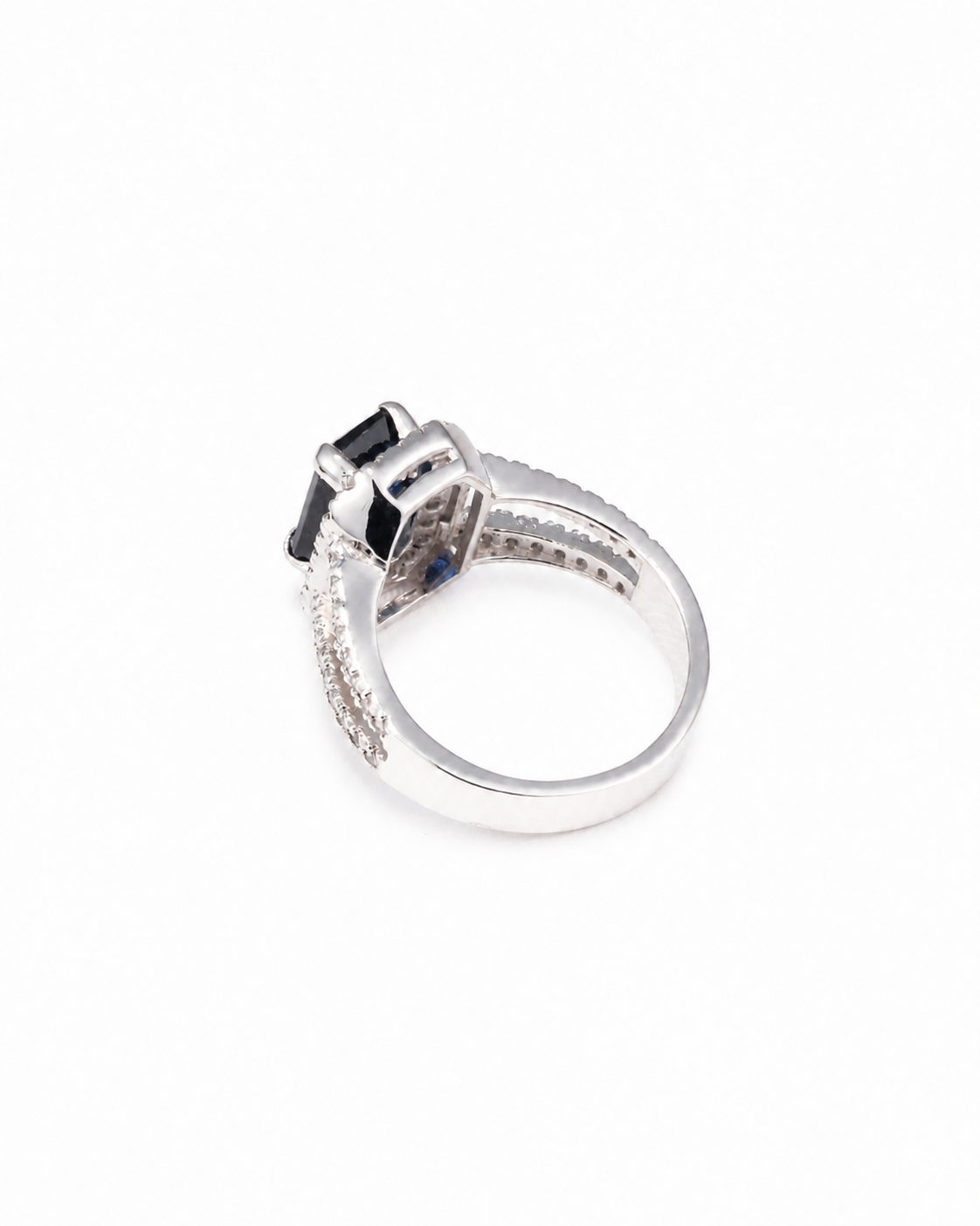 Ariana Ring
